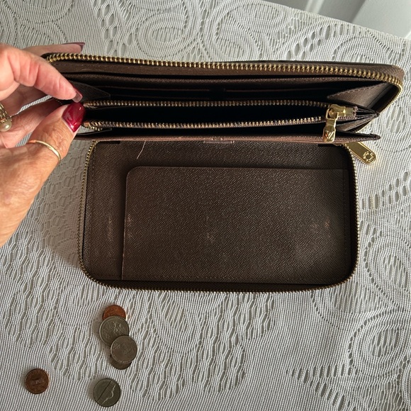 Checkered Brown Wallet - Picture 7 of 9